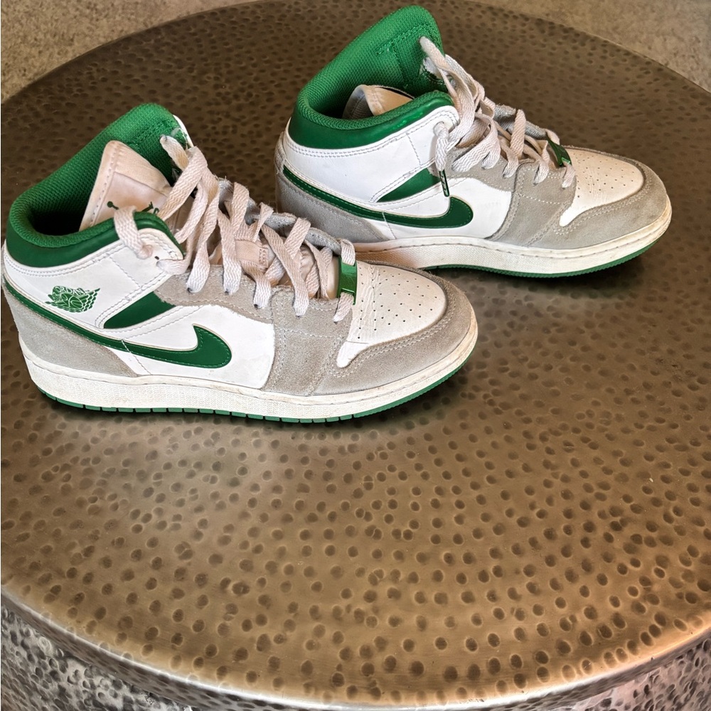 Youth Air Jordan 1 Mid Basketball shoes